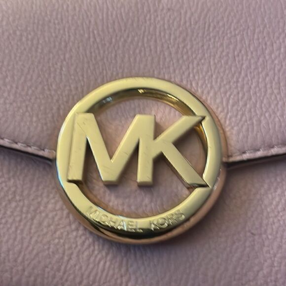 Rare-Michael Kors  leather Crossbody Wallet on Chain in  Pink/ excellent - Picture 3 of 5